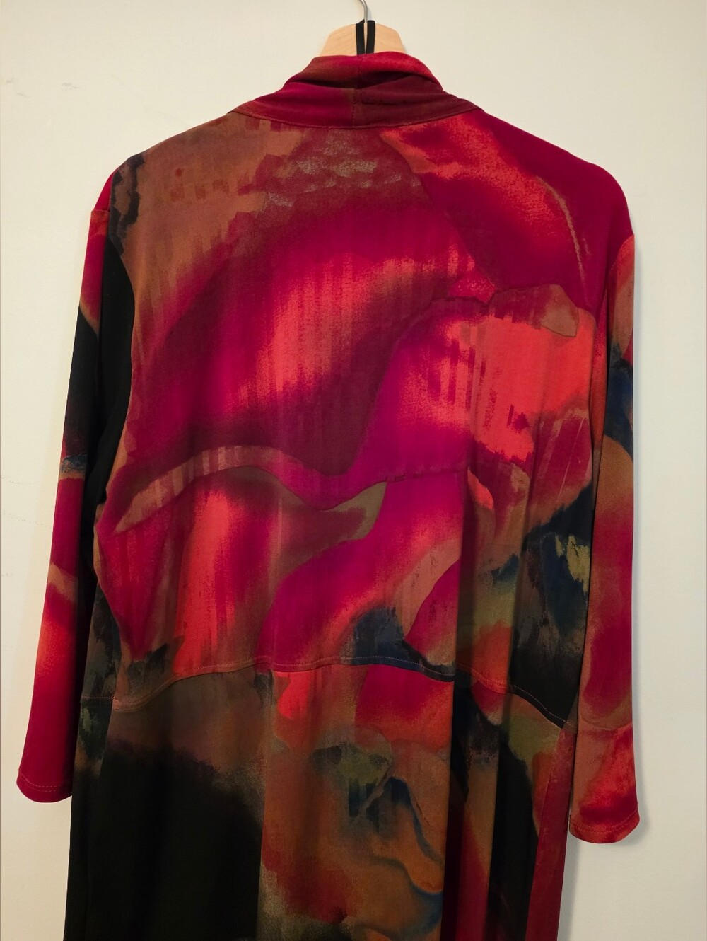Georgeous Open-front Frank Lyman cardigan,vibrant, abstract multi-color print.